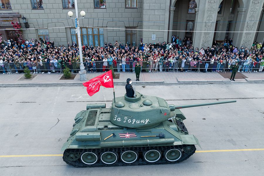 Т-34 на площади в Волгограде.jpg