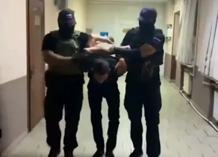 Житель Шахт стал первым задержанным за мошенничество с использованием мессенджера МАХ