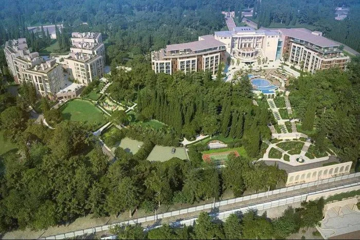 Пятизвездочный отель «Камелия» в Сочи продали за 10 млрд рублей