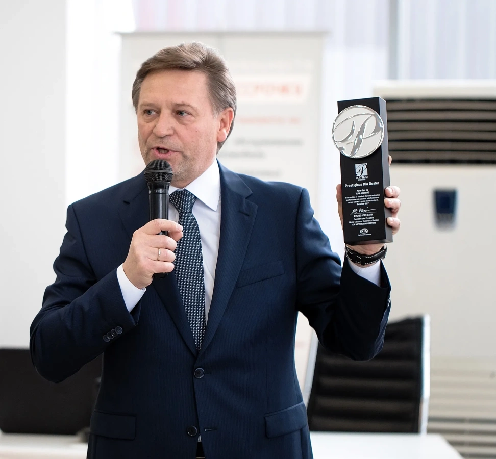 Автоцентр «Юг-Моторс» получил звание «Платиновый Дилер KIA»