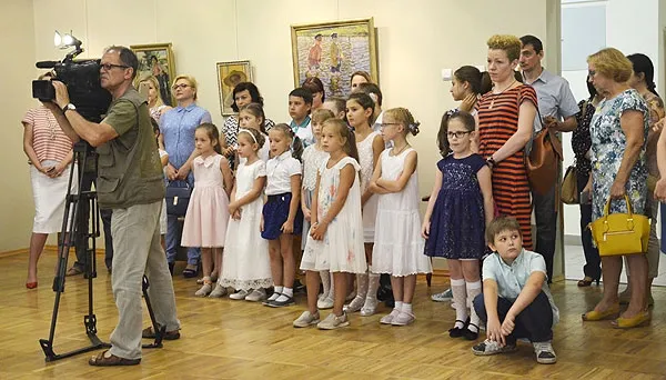 Ростовский филиал ФОРА-БАНКа поддержал выставку детского портрета