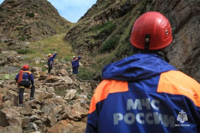 В Кабардино-Балкарии ищут тела двух погибших альпинистов, сорвавшихся со скалы на пике Виа-тау