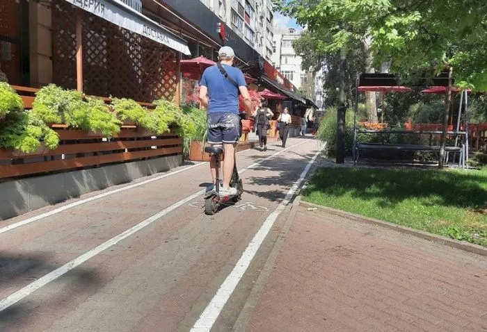 В Ростове предложили ограничивать скорость езды на самокате в зависимости от стажа вождения