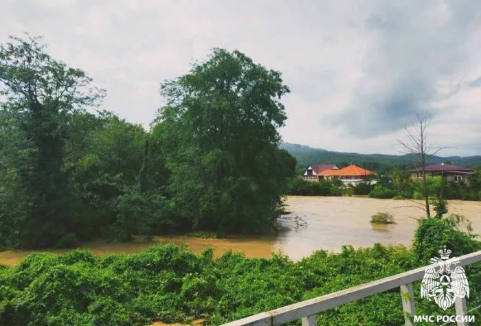 СК возбудил дело по факту разрушения моста после схода сели на Кубани