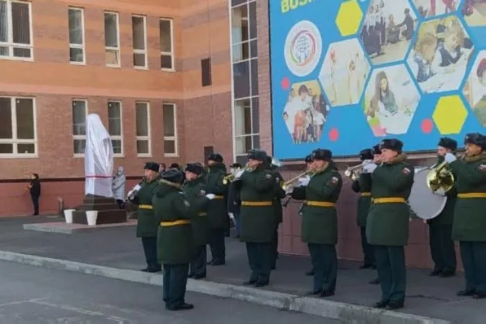 Школе в Суворовском присвоено имя трижды Героя Советского Союза