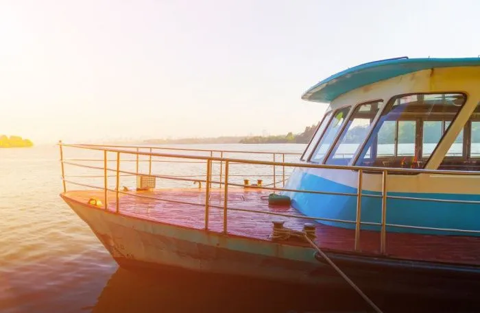 В Астраханской области суд посчитал законным штраф «Судостроительному заводу «Лотос»» за загрязнение Волги