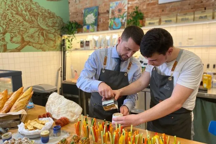 «Мы хотим быть частью Ростова»: как устроено первое на юге России инклюзивное кафе