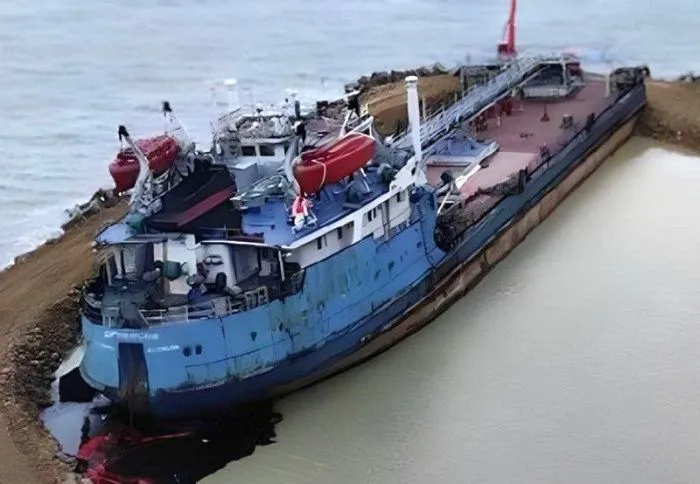 Суд арестовал счета владельца и фрахтователя судна «Волгонефть-212»