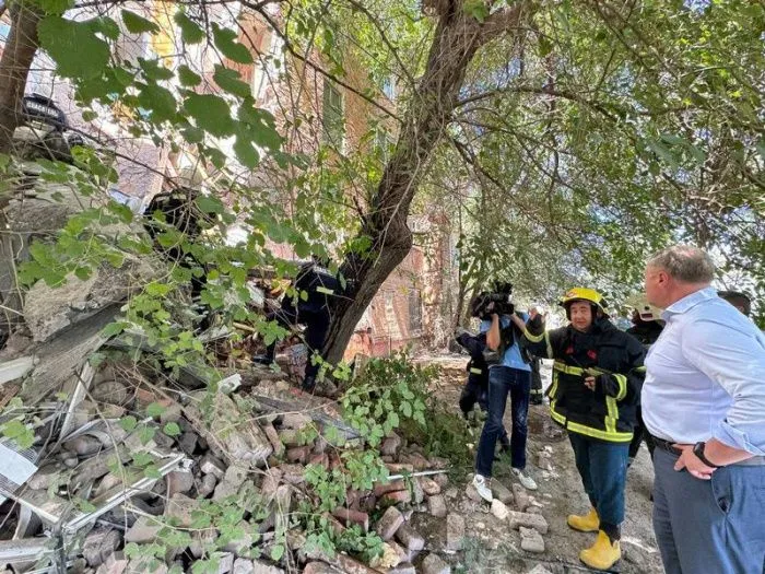 Губернатор: Обрушившийся в Астрахани дом был аварийным