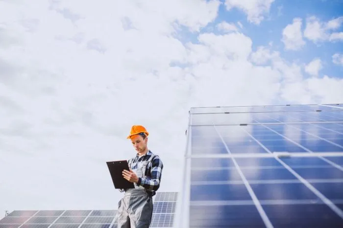 В Дагестане начали монтаж оборудования для солнечной электростанции мощностью 100 МВт