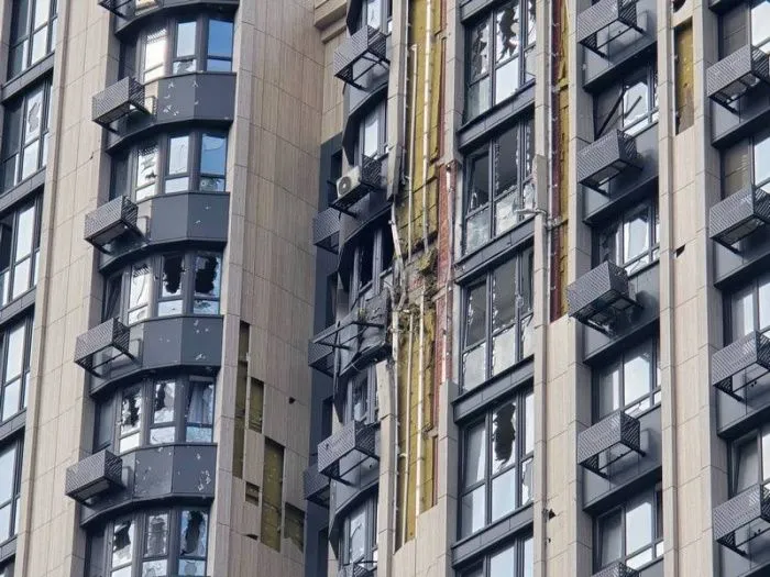 В Ростове произошел взрыв после столкновения БПЛА с многоэтажкой