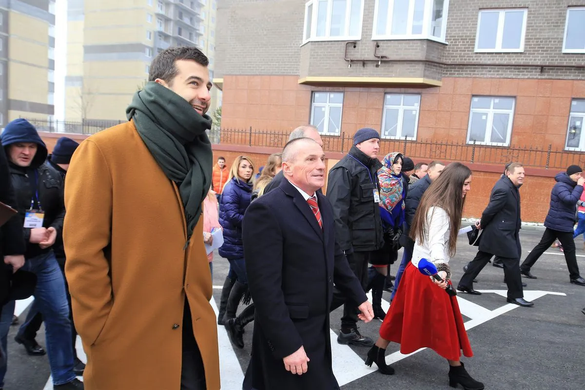 Новоселье с Иваном Ургантом: в микрорайоне «Красный Аксай» сдали первые дома и открыли аллею