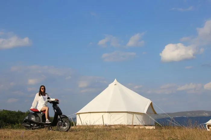 Уход с дикого рынка: для чего глэмпингам и кемпингам начнут присваивать звезды