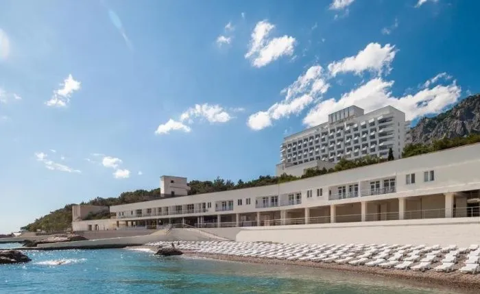 3 человека погибли, 16 ранены при ударе ВСУ по курортной зоне Крыма