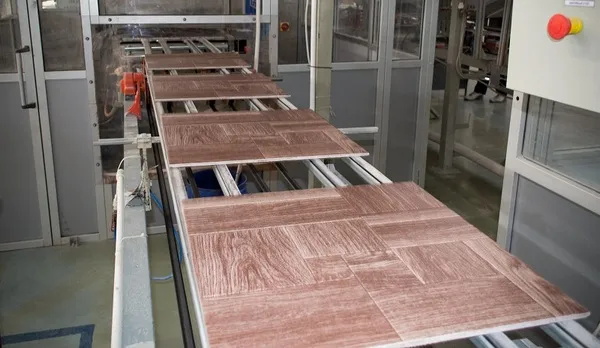 На потоке «Керамогранит» шахтинской производственной площадки Группы компаний UNITILE запущена еще одна машина цифровой печати