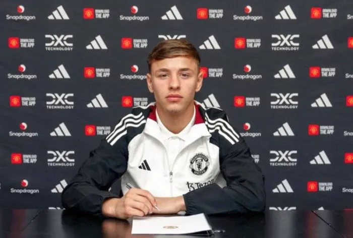 СМИ: Футболист «Манчестер Юнайтед» из Дагестана сменил спортивное гражданство и сможет выступать за сборную России