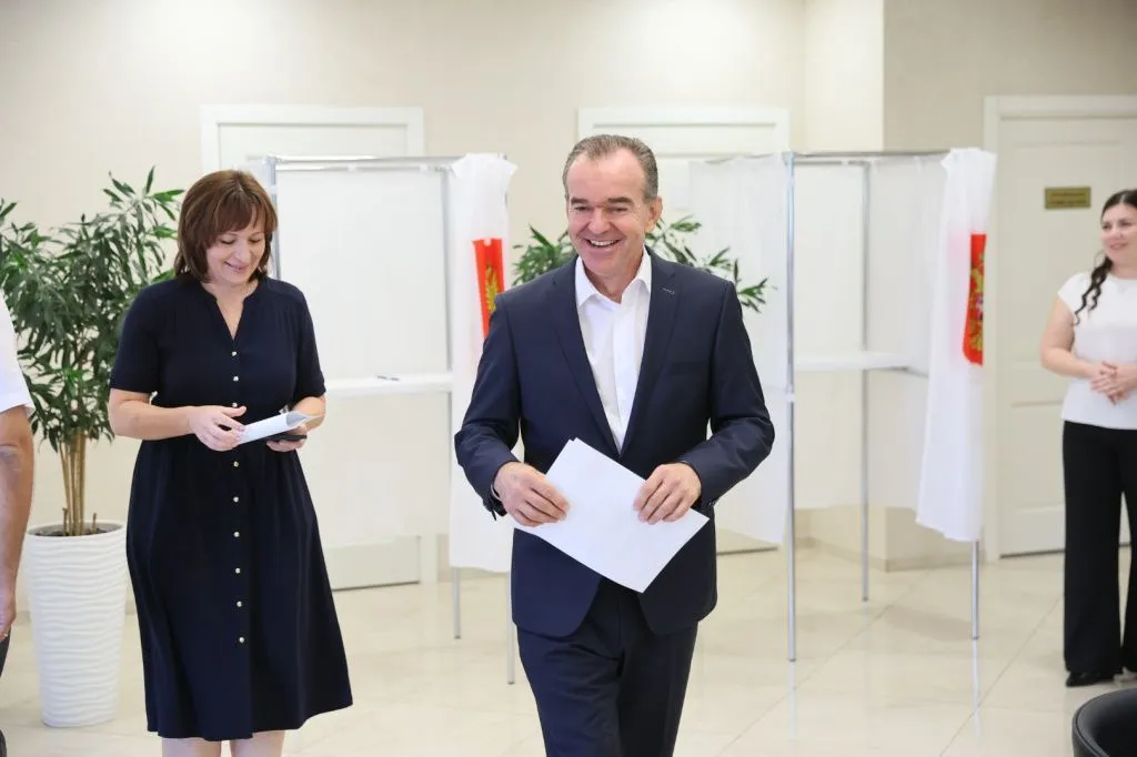 Еще недавно СМИ обсуждали возможную отставку Кондратьева, а он выиграл выборы // Фото: пресс-служба Администрации Кубани