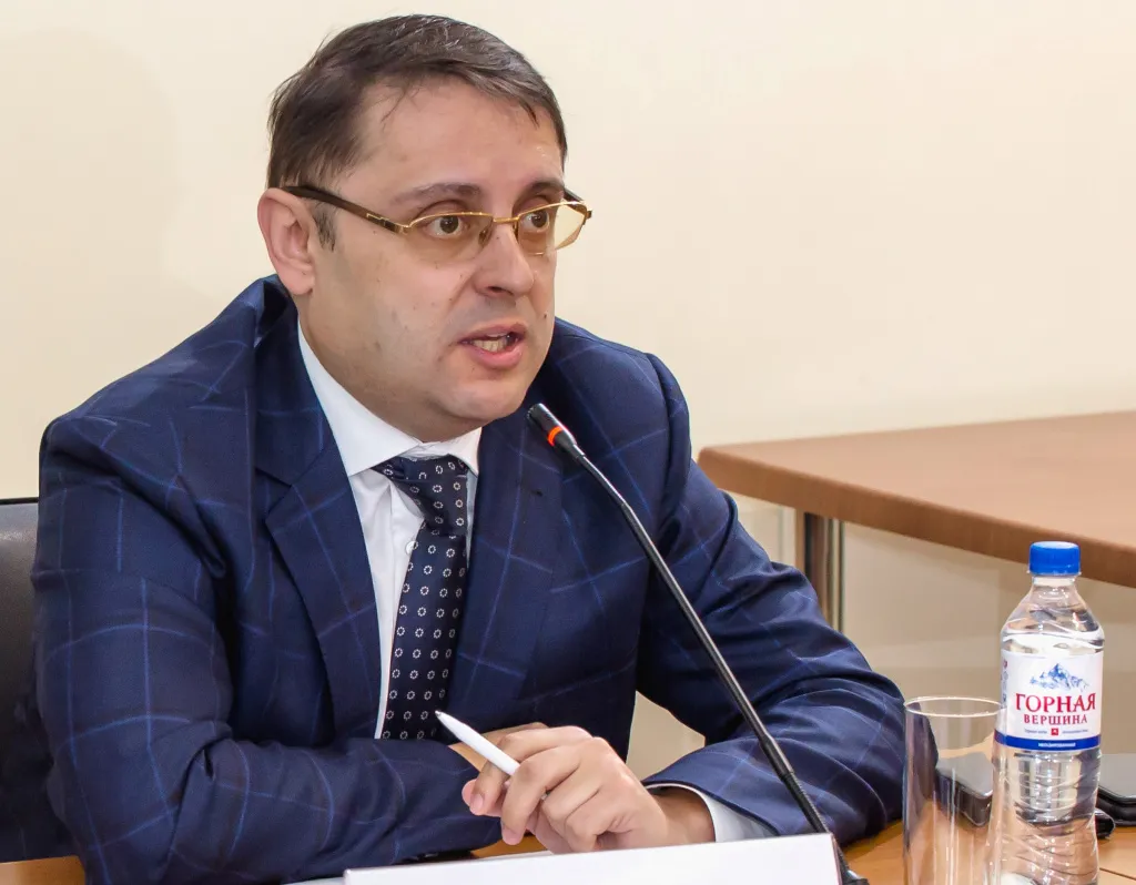 Крюков вертик_8743.jpg Крюков вертик_8743.jpg