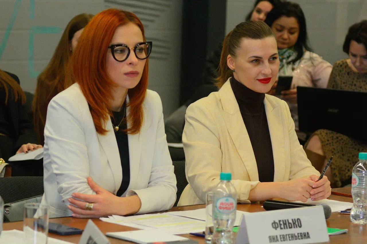 Сокращение стоимостного объема экспорта связано в первую очередь со снижением мировых цен на российские товары, говорит Екатерина Голубейкова (на фото справа) Сокращение стоимостного объема экспорта связано в первую очередь со снижением мировых цен на российские товары, говорит Екатерина Голубейкова (на фото справа)