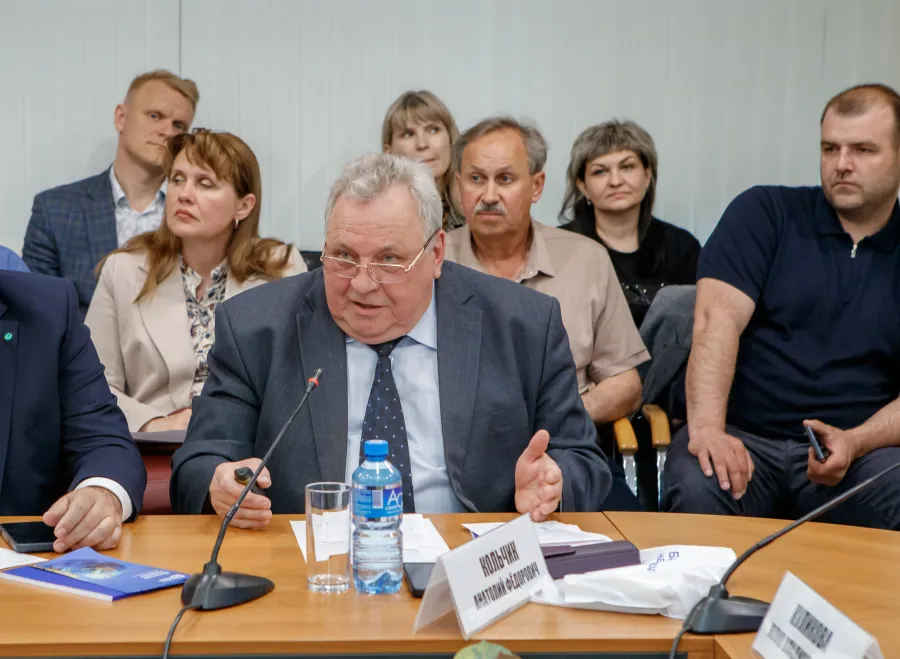В 2026 году в Ростовской области только 75% озимых посеяно с применением минеральных удобрений, рассказывает директора Зернового союза сельхозпроизводителей Ростовской области Анатолий Кольчик (на фото справа) // Фото: «Эксперт Юг»