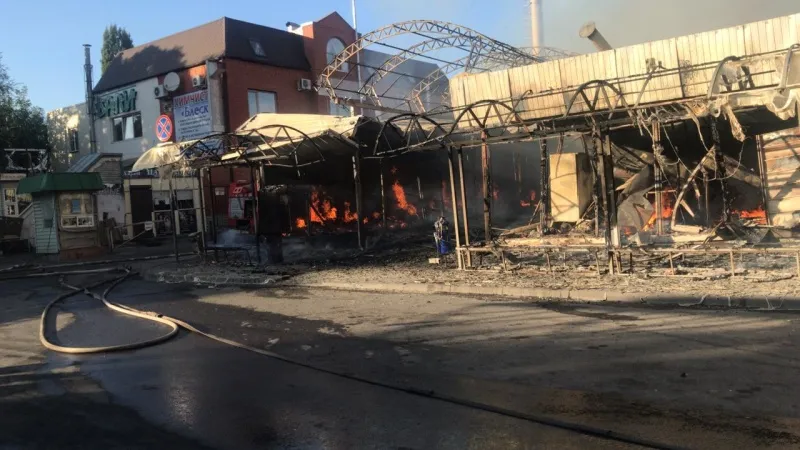 Сгоревшие павильоны Центрального рынка в Шахтах.jpg Сгоревшие павильоны Центрального рынка в Шахтах.jpg