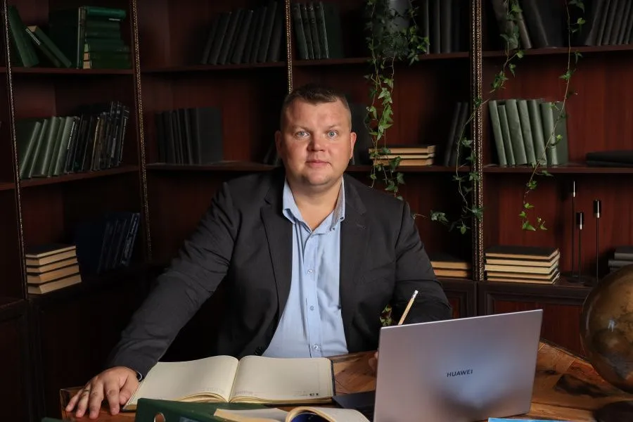 По неоплаченным 10-15 лет долгам в суд обращаются довольно часто, это распространённая практика и закон не запрещает этого делать, говорит Антон Михайлов // Фото предоставлено экспертом