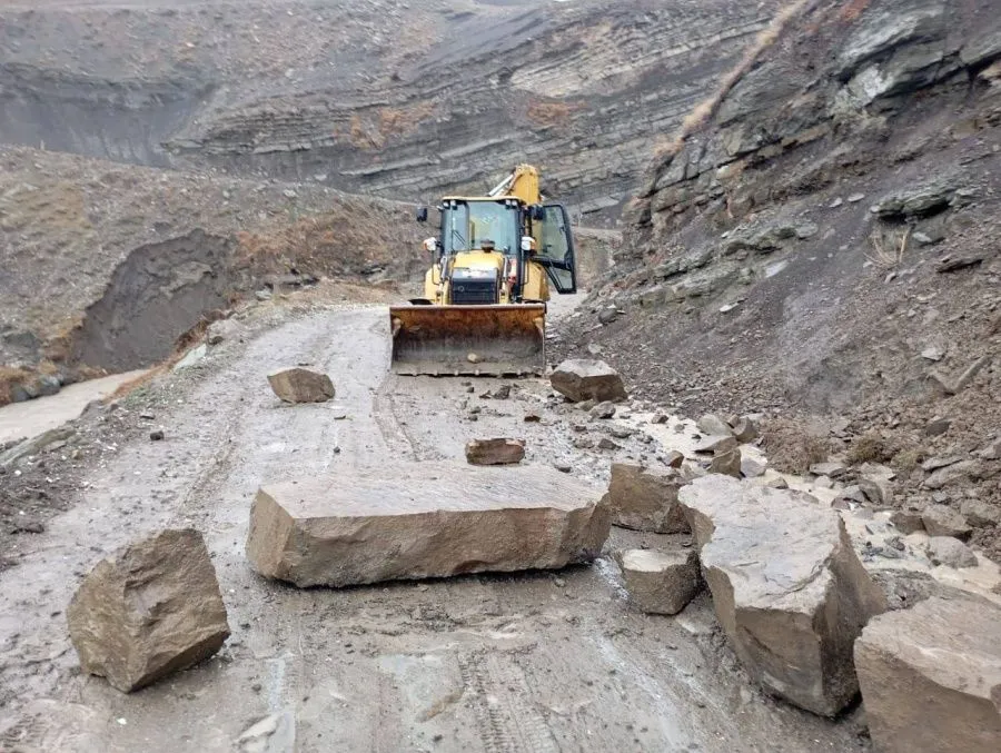 В горах Северного Кавказа после паводка фиксируются камнепады и селевые оползни. Людей из опасных районов эвакуируют // Фото: Правительство республики Дагестан В горах Северного Кавказа после паводка фиксируются камнепады и селевые оползни. Людей из опасных районов эвакуируют // Фото: Правительство республики Дагестан