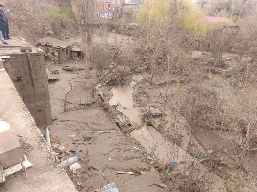 Как оказалось, в прибрежной зоне реки Тарнаирка жилые дома самовольно возводились в местах, где существует угроза подтопления и даже в руслах рек // Фото: Администрация главы республики Дагестан Как оказалось, в прибрежной зоне реки Тарнаирка жилые дома самовольно возводились в местах, где существует угроза подтопления и даже в руслах рек // Фото: Администрация главы республики Дагестан