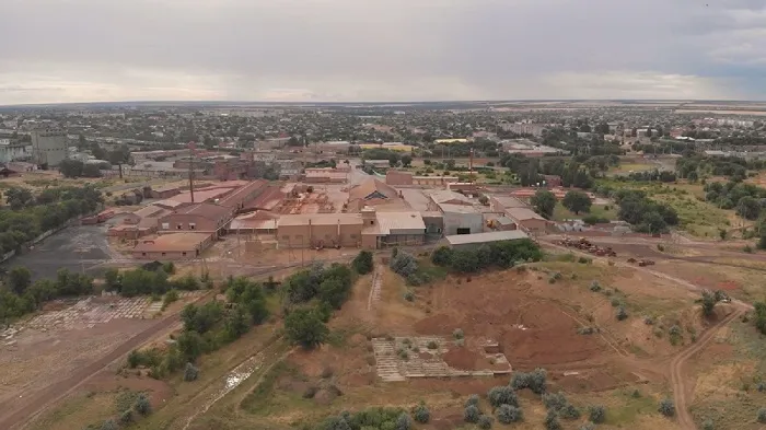 Овраг у ворот кирпичного завода в Сальске.jpg Овраг у ворот кирпичного завода в Сальске.jpg