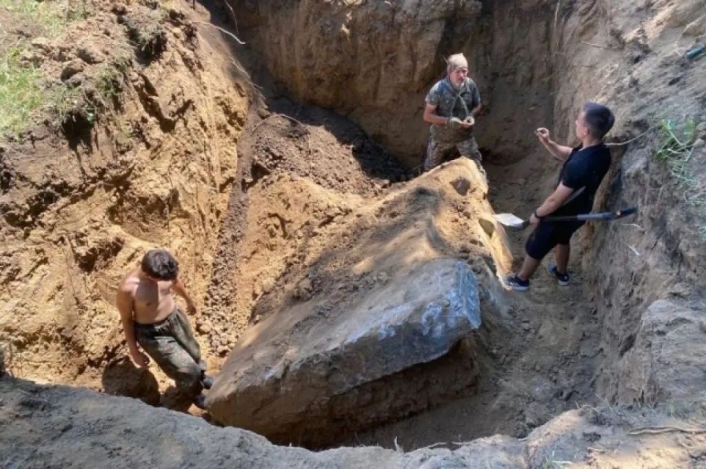 Раскопки в парке Авиаторов Миус-фронт.jpg