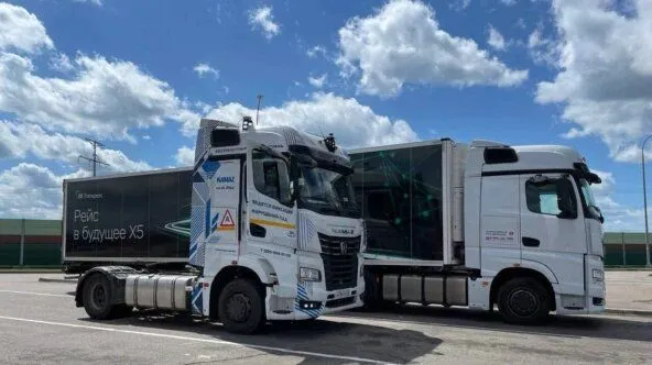 Беспилотные тягачи могут занять сегмент магистральных перевозок на длинные расстояния по предсказуемым маршрутам, считает Дмитрий Красилов // Фото: X5 Group