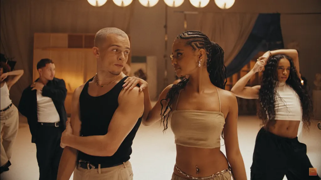 Новая_кампания_Gap_Фото_YouTube_канал_бренда.png Новая_кампания_Gap_Фото_YouTube_канал_бренда.png