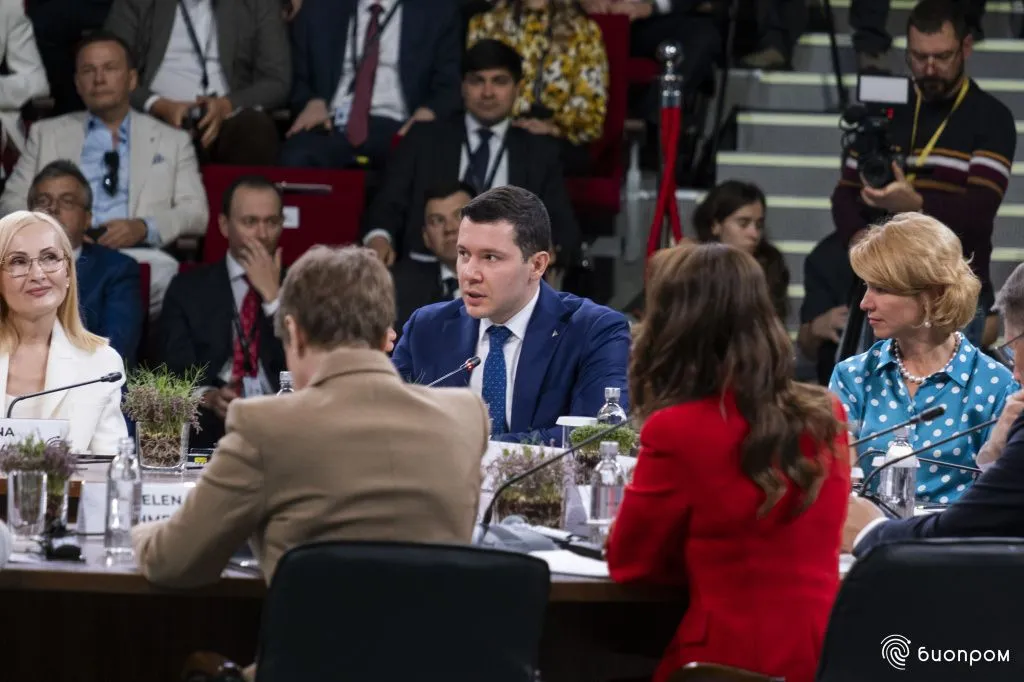 Антон Алиханов