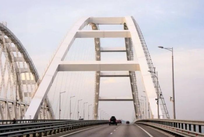 Движение автомобилей по Крымскому мосту временно запретят