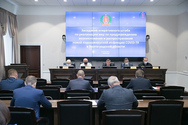 В Волгоградской области вводят обязательную вакцинацию от COVID-19 для чиновников