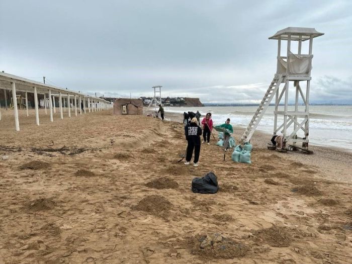 В Севастополе объявили ЧС в связи с загрязнением пляжей