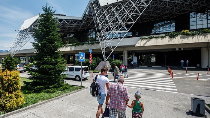 За две недели августа пассажиропоток аэропорта Сочи вырос на треть