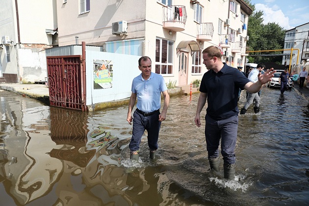 Губернатор Кубани Кондратьев поручил снести ларьки в Анапе, чтобы вывести дождевую воду
