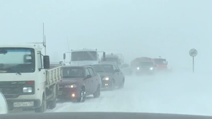Из-за сильной метели грузовикам запретили движение по трассе Сызрань - Волгоград
