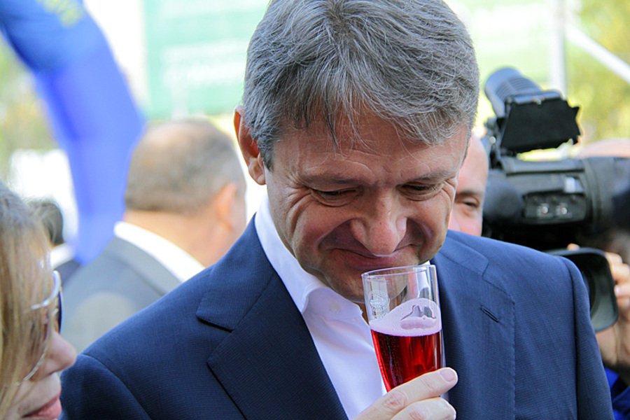 Главный по вину: Александр Ткачев заявил о возможном запрете импортного виноматериала