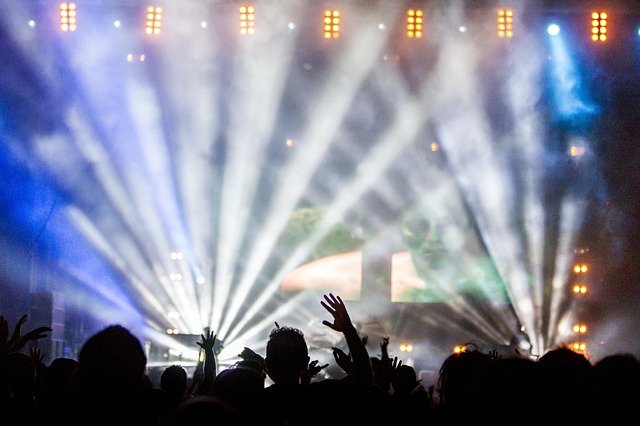 В Краснодаре проводят проверку информации о нарушениях на концерте Zivert в «Баскет-холле»