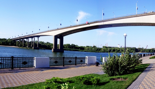 В Ростове пешеходное движение на Ворошиловском мосту откроют в октябре