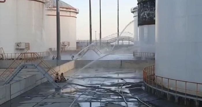 Резервуар в Темрюкском районе Кубани загорелся из-за попадания беспилотного аппарата