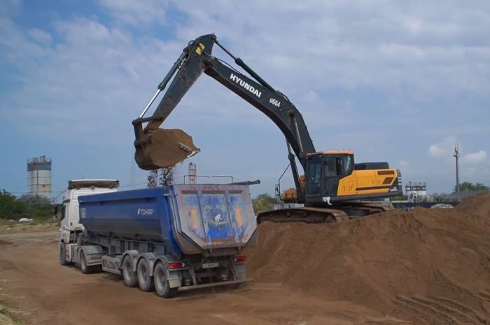 Почти 780 тонн загрязненного мазутом песка вывезли со временной площадки в хуторе Воскресенский Почти 780 тонн загрязненного мазутом песка вывезли со временной площадки в хуторе Воскресенский