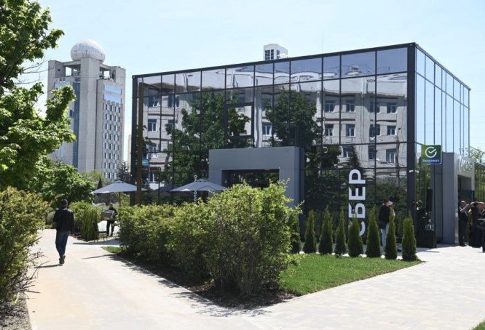В центре Севастополя открылся первый региональный офис Сбербанка