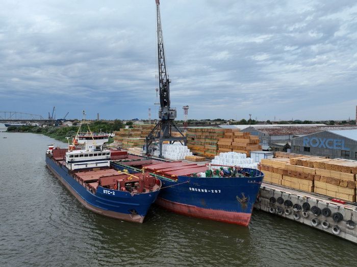 Астраханские порты увеличили грузооборот на 52%