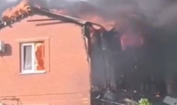 В Таганроге в частном доме случился пожар из-за падения беспилотников