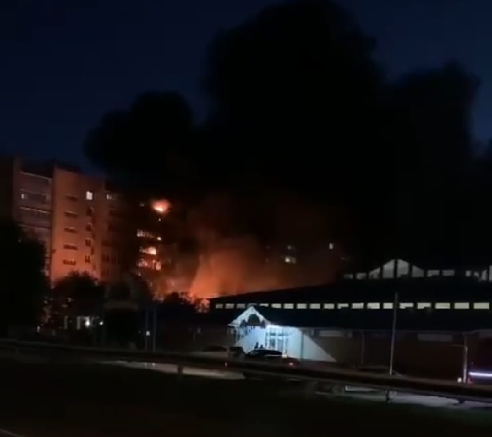 В Ейске эвакуируют жильцов горящей многоэтажки