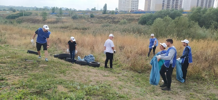 Различный бытовой мусор собрали ростовчане в одном из притоков реки Темерник