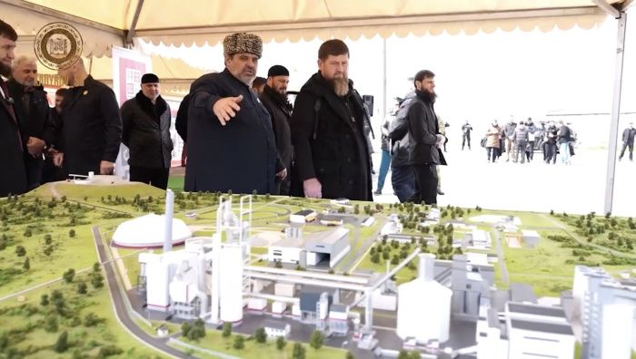 Закрепиться на рынке: Чечня готова увеличить объем производства цемента